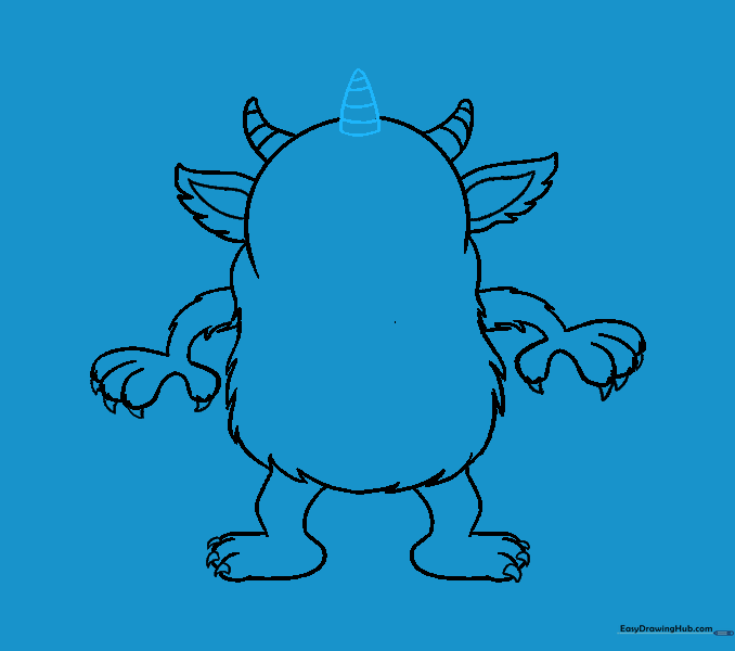 A third, smaller horn added between the two larger horns.